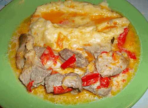 Нарезаем свинину средними кусками х см