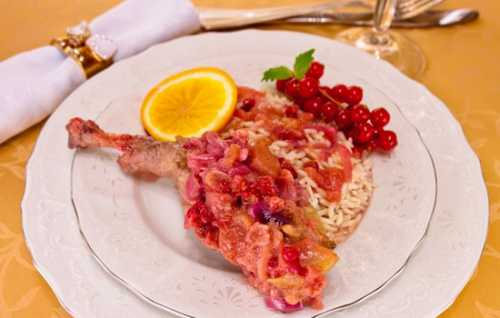 Добавить к измельчё нному куриному мясу г сливочного масла