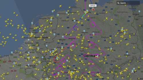 Airbus нарисовал в небе над Германией рождественскую елку