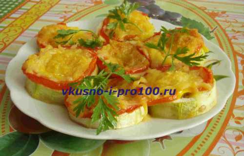 Кабачок вымываем, нарезаем кружочками