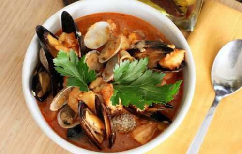 Пошаговый рецепт очень ароматного и вкусного рассольника, который готовится с солеными грибочками
